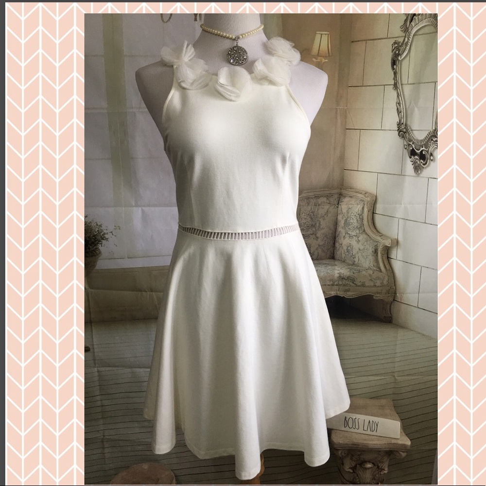 Ladies Sleeveless white dress with peekaboo waist